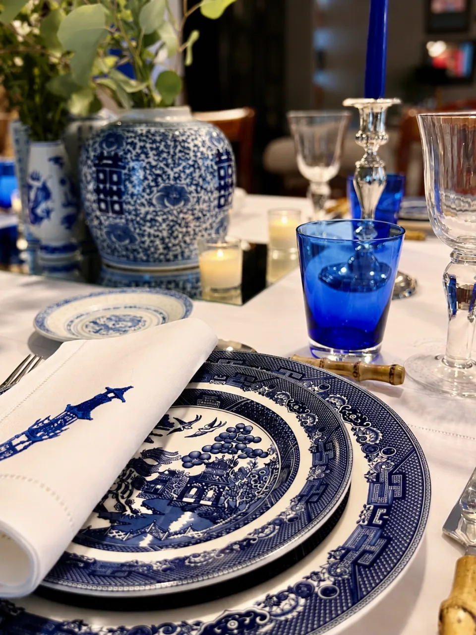 Servilleta Serie Oriental: la servilleta puesta en una mesa montada